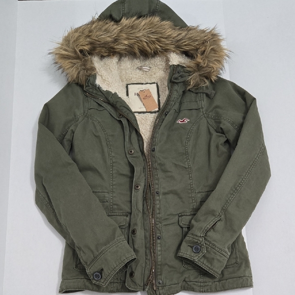 Hollister Jackets & Blazers - Hollister Olive Green Coat With Sherpa Lining And Fur Hood - Size S womens NWT